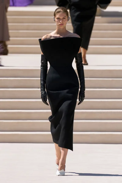 Look 27